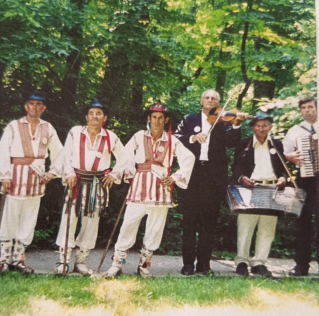gruppo folklorico chiamati Calusari